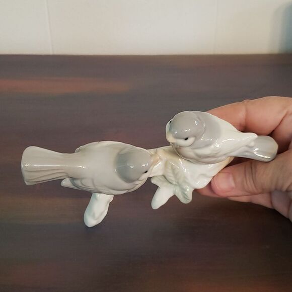 Adorable Vintage Porcelain Birds Figurine - Picture 3 of 5